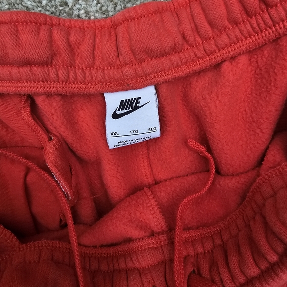 Nike sweatpants🔴SOLD🔴 - Picture 2 of 3